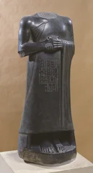 Gudea, prince de Lagash, debout